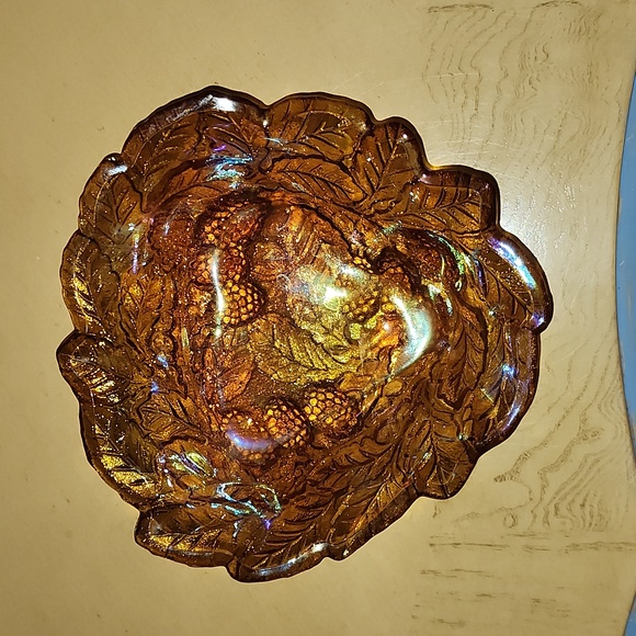 Vintage Amber Iridescent Carnival Glass Grape Pattern Bowl Dish 7" Diameter - Picture 7 of 7